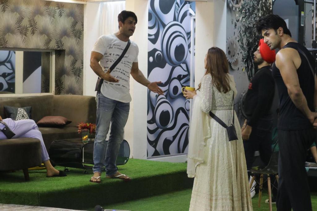 The third day also went almost on the same lines. During the Jewel Thief task, the contestants had to impress the seniors with their skills and win pieces of jewellery from them. The team with the most pieces was considered the winner. The task led to some heated arguments between the seniors, with Gauahar calling out Sidharth for his unfair means. She was particularly upset with Sidharth's team taking away Hina and Gauahar's pieces before they can even settle in.