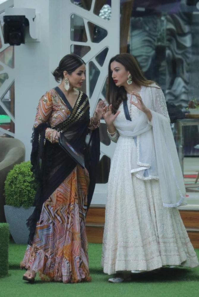The difference between their opinions stroked a huge argument that forced Hina and Gauahar to decide against Rubina and further add to her difficulties. Making it tough for her, even Abhinav was seen taking the other side and explained to Rubina that she was wrong.