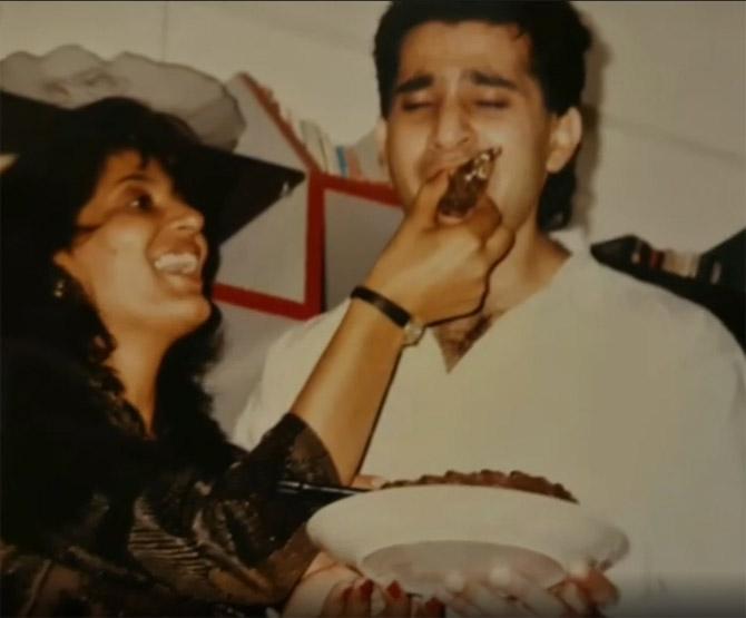In a recent video, posted by Archana Puran Singh, Parmeet Sethi jokes that he has only once lowered his standard (hinting at their marriage) but it's a 30-year-old thing, further adding that 'ab defective maal bhi accept karna padega, kya karein. Uska koi refund nahi hai.'