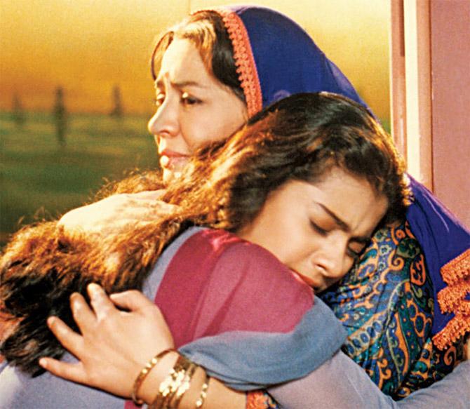 Farida Jalal as Lajwanti 