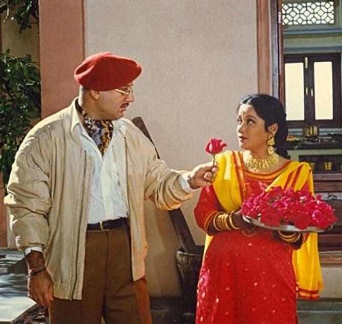 Himani Shivpuri as Kammo Kaur, Simran's aunt: The 'abhi toh main jawaan hun' Kammo bua, in a short screen time, gave some iconic scenes such as the romantic angle between Raj's father and her, and the sari selection scene where Raj (SRK) helps her out!