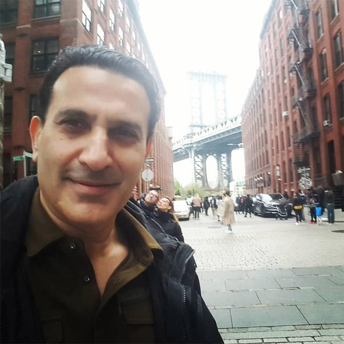 After DDLJ, Parmeet Sethi went on to act in films such as Diljale, Hero Hindustani, Dhadkan, Om Jai Jagdish, Lakshya, Dil Dhadakne Do, Rustom, Laila Majnu, among others. He also made his directorial debut with YRF's Badmaash Company, starring Shahid Kapoor and Anushka Sharma. His latest work includes - Disney+ Hotstar's Special Ops and Hundred.