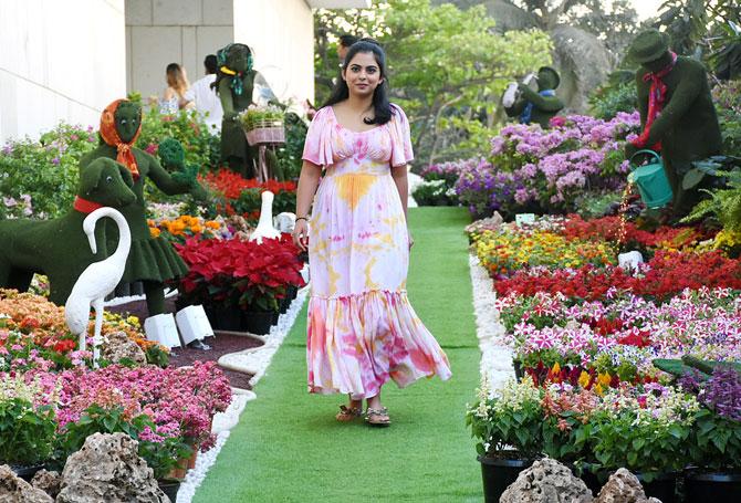 In 2019, Isha hosted a grand Holi bash at her residence Gulita in Worli. For the Holi bash, Isha looked stunning in a bright tie-dye maxi dress which she paired with slide-on slippers.