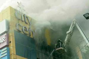 Five firefighters hurt in blaze at City Centre mall in South Mumbai