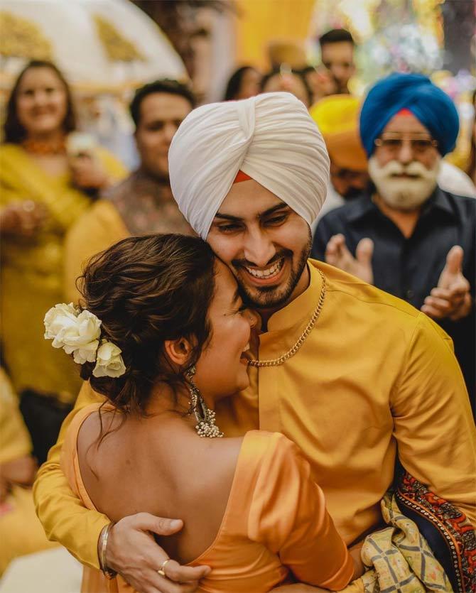 Neha Kakkar and Rohanpreet Singh shared a series of pictures, and the singer looks stunning in a plain yellow sari while Rohanpreet complements her look in a yellow kurta. In the next picture, we can see Rohanpreet showering his ladylove with a lot of love at their Haldi ceremony.
