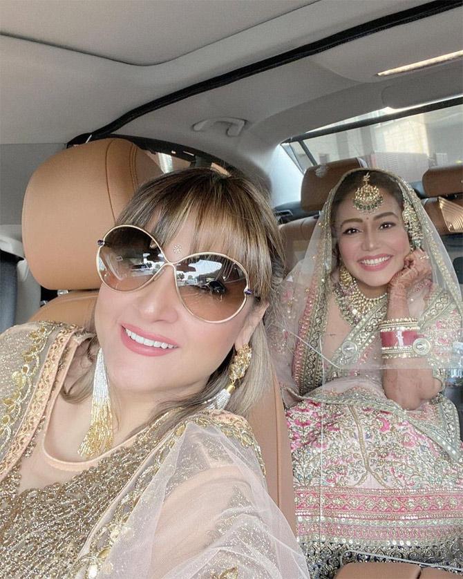 Neha Kakkar's wedding was attended by a few of her friends, including Urvashi Dholakia, who drove her to the venue. The television actress wrote on social media, 