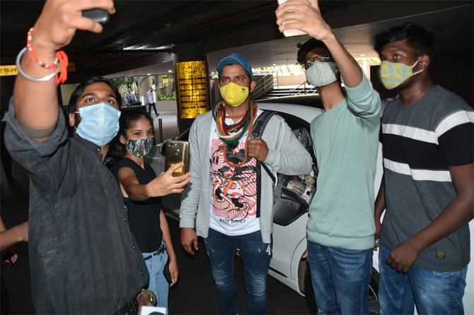 Cricket fans immediately spotted Raina and were later seen taking selfies with the cricketer at Mumbai airport.