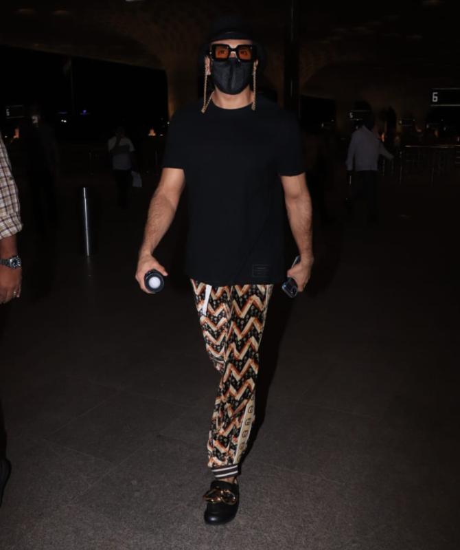 Ranveer Singh was also clicked at the airport. The Bajirao Mastani actor opted for a black t-shirt and leopard printed pants. To prevent the spread of COVID-19, the actor wore a blue mask.