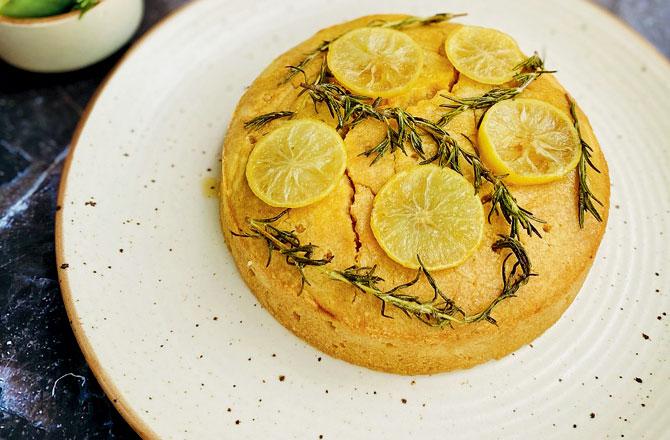 Gin-and-tonic cake