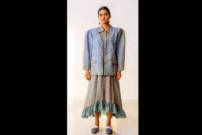 Between the Lines is Aarushi Kilawat’s debut collection and makes the Arashi shibori technique the hero