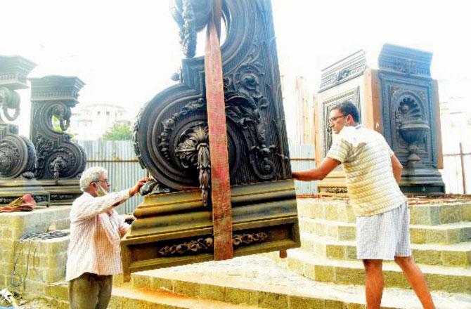 Parts of the Fitzgerald Fountain being unloaded for restoration work at the Metro junction, on Wednesday. Pic/Suresh Karkera