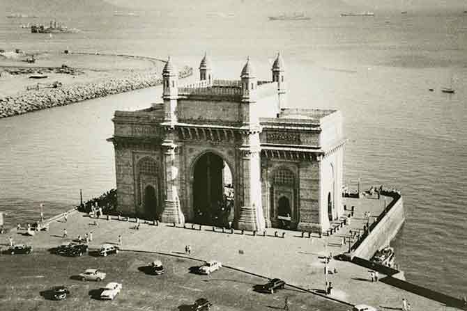 Gateway of India, 1973, Foy Nissen, JNAF collection