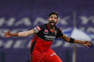 Siraj creates history, becomes first bowler to bowl two maidens in IPL