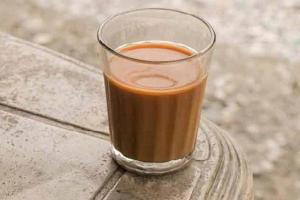 Mumbai: 14-yr-old boy sells tea after mother loses job due to COVID-19