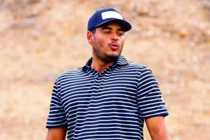 Sebastian Munoz grabs lead, Tiger Woods soars to 76