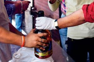 Man stabs wine shop owner, managers with hammer, scissors in Ulhasnagar