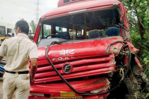 Mumbai: 13 injured as BEST bus hits divider at Vikhroli