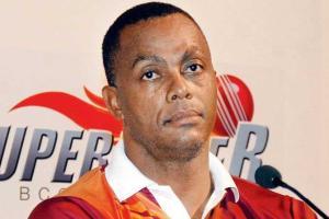 Courtney Walsh named West Indies women's head coach
