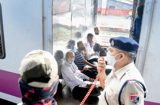 Navi Mumbai cops stop a truck carrying migrant workers during the nationwide lockdown, at Vashi in March