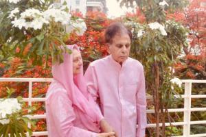 Dilip Kumar and Saira Banu clicked twinning in pink