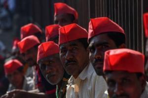 Maharashtra: Rain-affected farmers stop minister's convoy, seek aid
