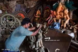 Fear of COVID spread as 36% Indians plan to socialize during festivals