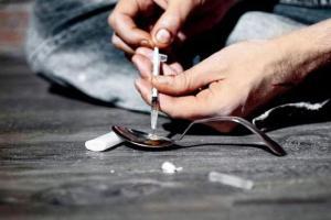 Drug peddlers enrol in rehab to look for clients, caught rolling joints