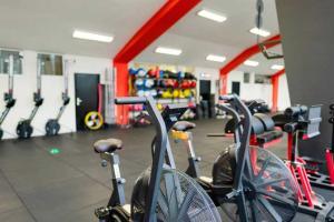 Mumbai Unlock 5.0: What can't gyms do that restaurants and bars can do?