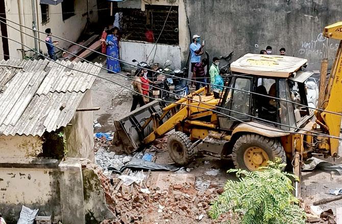 BMC teams demolish some other structures on Shivdas Chapsi Marg to widen the road
