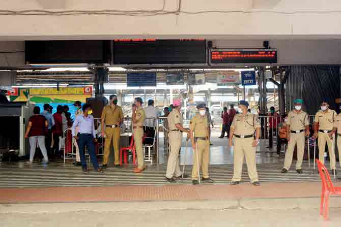 Police bandobast seen at Borivli railway station on the day all women were allowed on local trains. PIC/SATEJ SHINDE