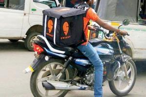 Centre joins hands with Swiggy to take street food vendors online