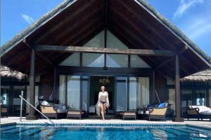 Taapsee Pannu bids adieu to Maldives with a mesmerising picture
