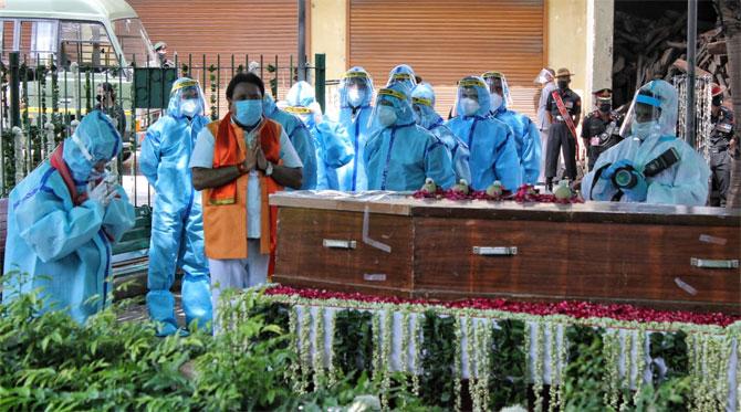 President Ram Nath Kovind, Vice President M Venkaiah Naidu and Prime Minister Narendra Modi were among the first few politicians who paid floral tributes to the departed soul at his residence in New Delhi.