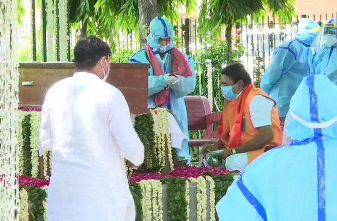 As a mark of respect, the Home Ministry announced a 7-day state mourning from August 31 to September 6. During this period, the Tricolour will fly half-mast on all buildings throughout the country. Also, there will be no official entertainment during these seven days. Pic/Twitter ANI