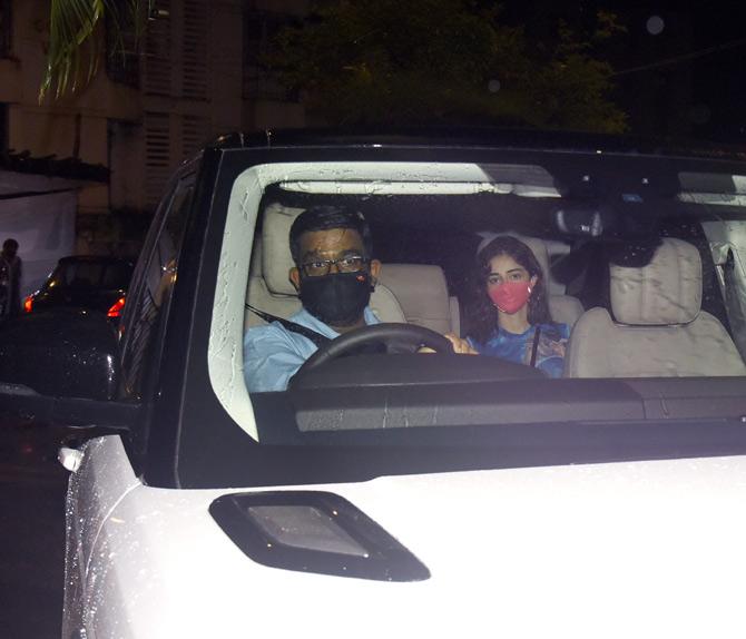 Ananya Panday was also spotted in the city. The actress was seen along with Varun Dhawan in Mumbai. On the professional front, Ananya is all set to woo the audience with her acting skills in Khaali Peeli, opposite Ishaan Khatter.