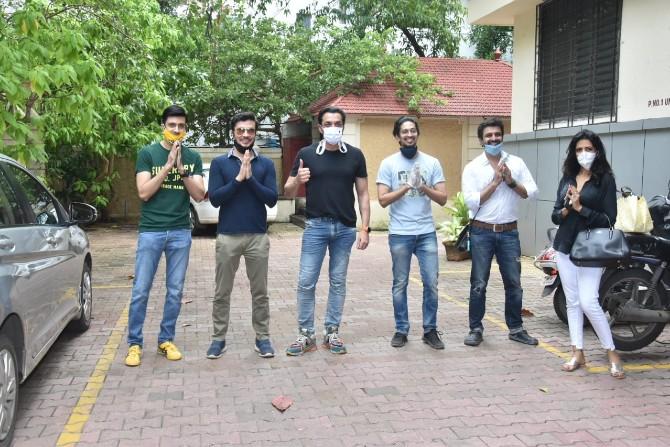 Based in the fictional city of Kashipur, the web series revolves around an empire created by a self- proclaimed Godman, Kashipur Waale Baba Nirala. Produced and directed by Prakash Jha, this sensational 9-part series released on August 28 on MX Player.
(In picture: The star cast of Aashram at the success party).