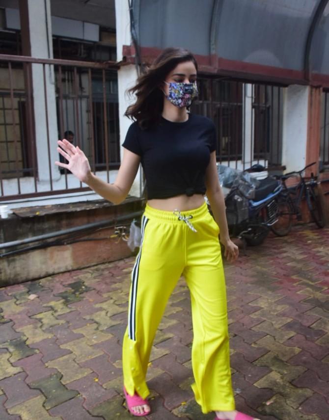 Ananya sizzled as usual in her black crop top and yellow trousers. A pair of pink flip flops and her trademark cute smile enhanced her look. Abiding by the government rules, the actress wore a multi-coloured designer mask to prevent the spread of coronavirus.