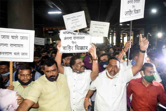 Meanwhile, protesters had gathered at Mumbai airport's T2 since the morning, waiting for the actress to arrive. While Shiv Sena protesters gathered with black flags shouting slogans against the actress, there were members of the RPI and Karni Sena who shouted slogans in support of Kangana.