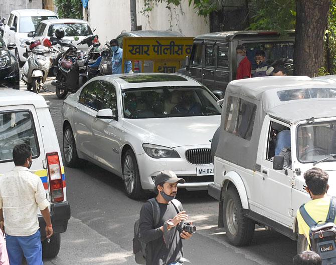 Even as this happened, Kangana and her sister Rangoli were secretly escorted from the airport through an undisclosed gate. They boarded a white car and left, surrounded by police vans. CISF personnel were present along with the CRPF and police personnel for the actress's security.