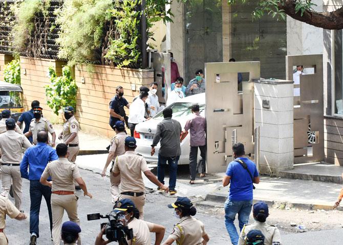 Amid speculations, whether Kangana would visit her partially demolished Bandra office first, the actress and her sister reached her Khar residence at around 3.15 pm. Security was tightened around the house as her car entered the building premises.