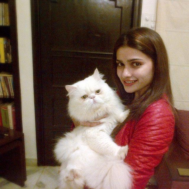 Though Prachi doesn't regret quitting studies, she sometimes does miss experiencing college life. 