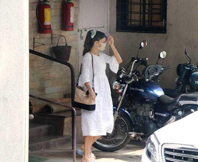 Jacqueline Fernandez was also clicked in the same suburbs. She looked cute in her white dress and blue flip flops.