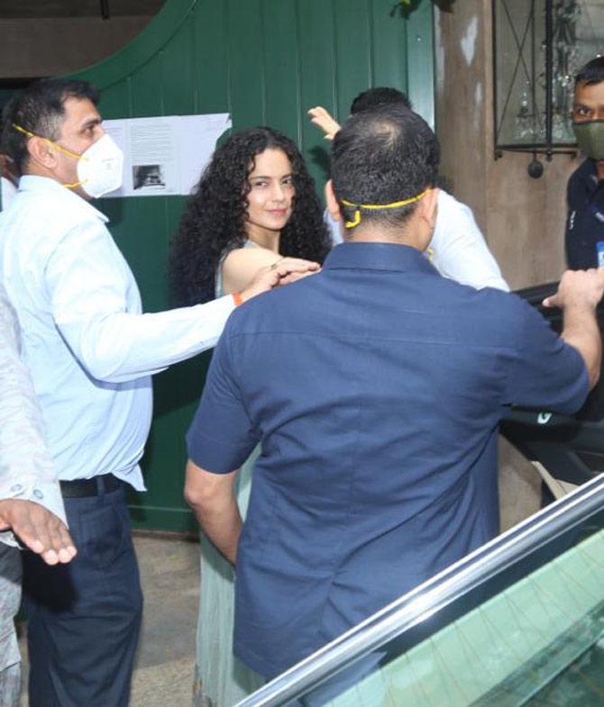 Kangana Ranaut took to Twitter as soon as she landed in the city, and shared a video where speaks in Hindi. She shared that she now understands how Kashmiri Pandits felt after the property is vandalised.