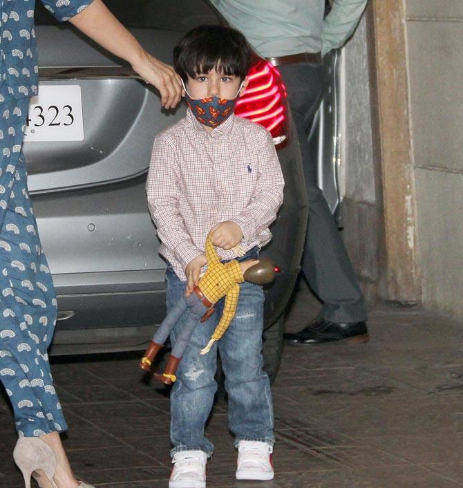 The little looked cute in his checkered formal shirt, denim and white sneakers as he stepped out from the car. What caught our eye was his toy! Taimur was holding a doll of Sheriff Woody Pride (Woody) from the much loved animated movie series Toy Story.