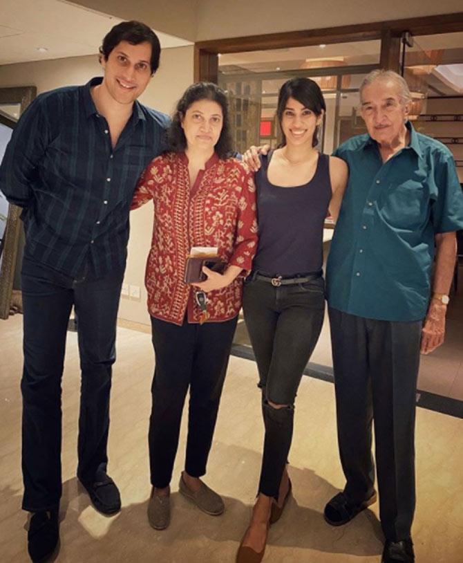 Joshna Chinappa's father Anjan manages a coffee plantation. He was also her first coach and he had also represented the Tamil Nadu squash team.
