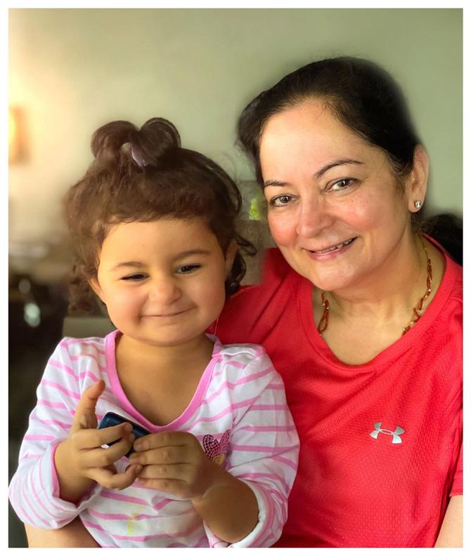 Another adorable picture of the granddaughter-grandmum duo. Nurvi looks super happy in her granny's company.