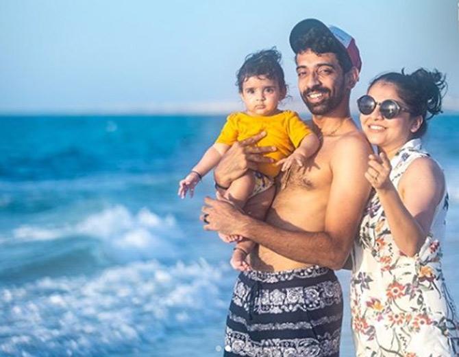 Dhawal Kulkarni poses with his wife Shraddha Kharpude and their daughter Nitara. Kulkarni was part of the MI team form 2008-2013. After playing for Rajasthan Royals and Gujarat Lions, Kulkarni was again purchased by Mumbai Indians.