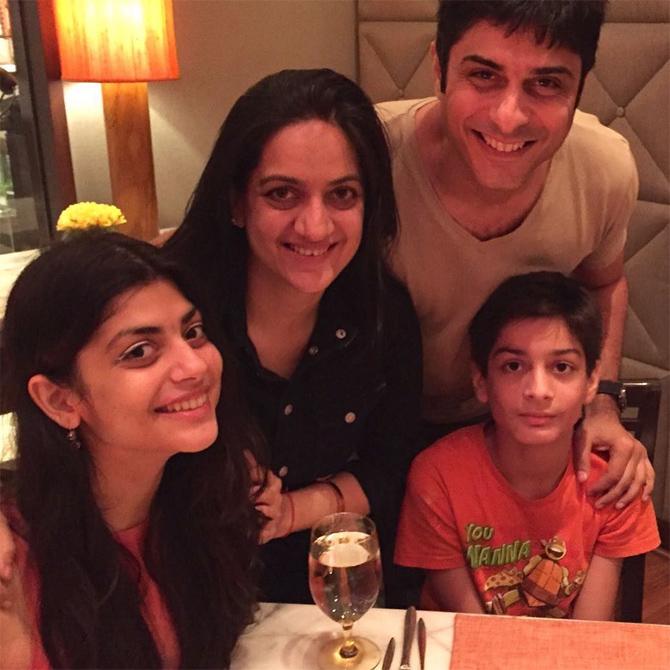 Vikas Bhalla and Punita began dating since 1986, while they were studying in high school. He was 24 when he got married to her. The couple has two children, Sanchi and Veer.