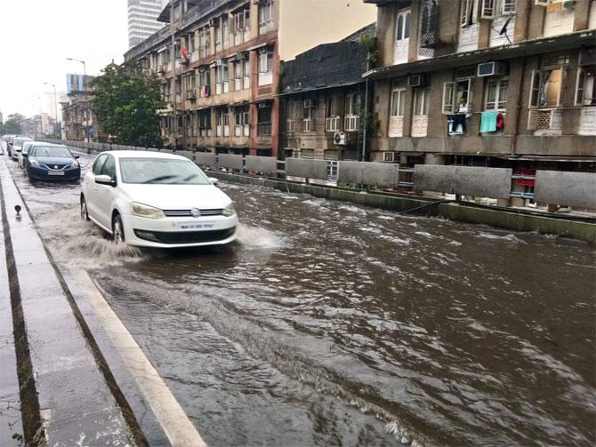 Mumbai had already surpassed its seasonal rain average in August itself. The monthly average rainfall for Mumbai for the month of September is 341.4 mm. Until today, Mumbai has recorded more than 400 mm of rainfall. While rain activities will see a gradual decrease, citizens have been advised to remain indoors.