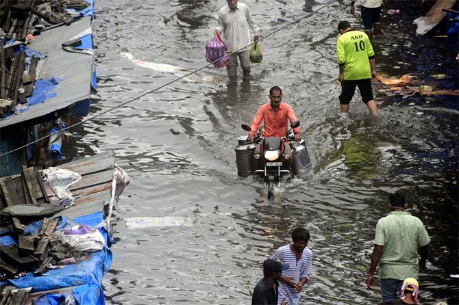 In view of heavy overnight rainfall in Mumbai on Tuesday, the Chief Justice declared a holiday for Bombay High Court and suspended all hearings. On the other hand, the BMC declared a holiday for all private and government establishments, except emergency services.